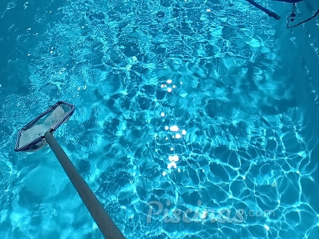Cristalinidade da piscina tem que ser o padrão para quem trabalha como piscineiro 