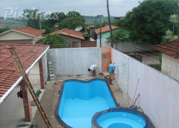 Construção e instalação de piscinas