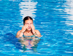 Excesso de cloro na piscina? Descubra os riscos
